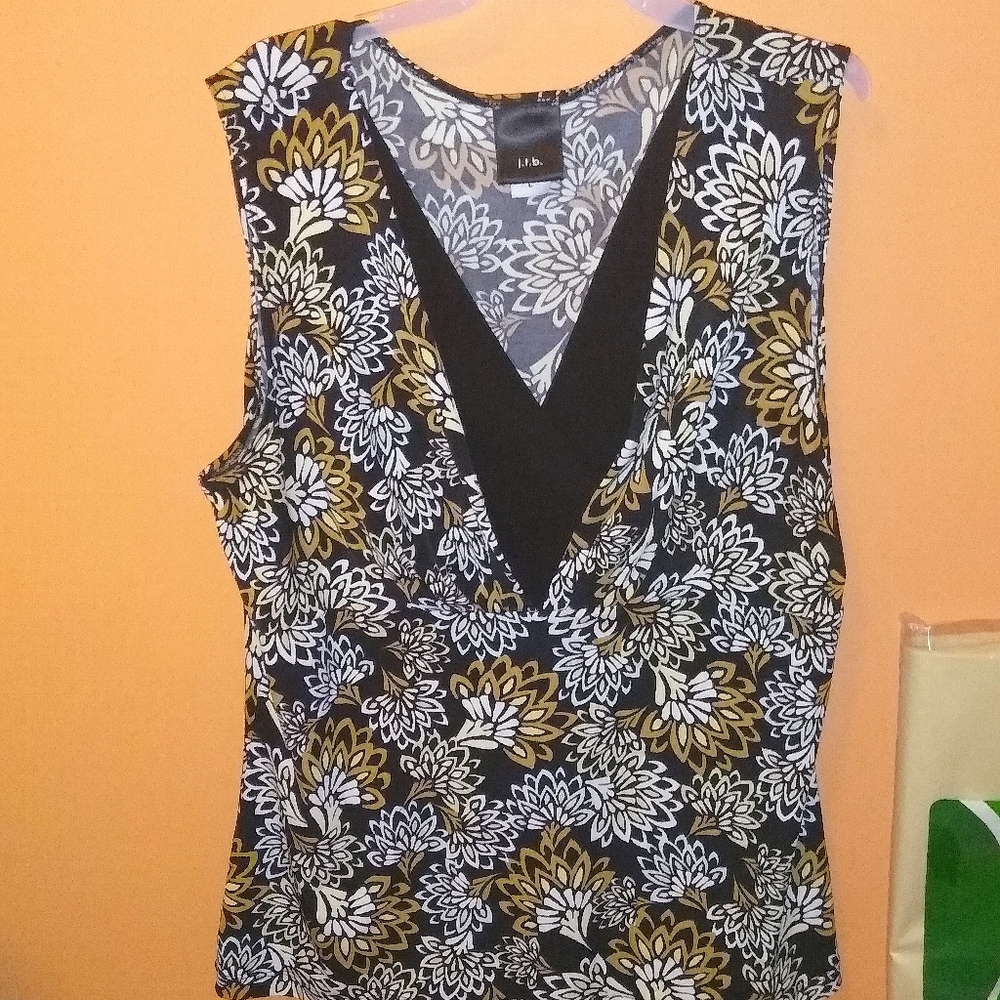 Sleeveless Black, White & Amber Floral V-neck Top
